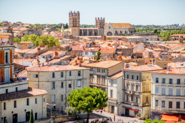 Vue de l'écusson de Montpellier. Intervention rapide de BTP Diagnostics pour tous les diagnostics immobiliers et BTP.